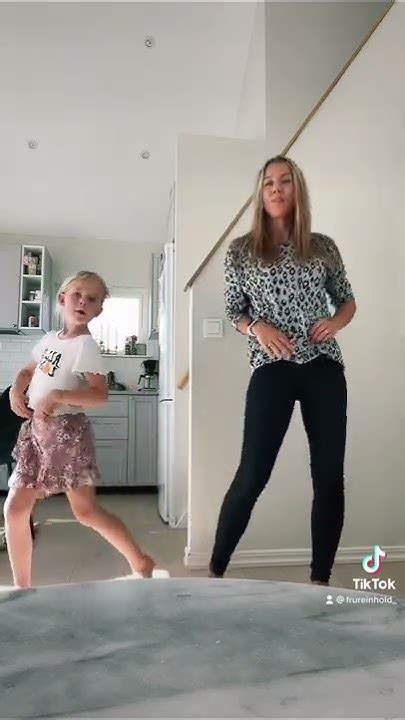 Jag Lär Chloe En Tik Tok 😅🤪 Shorts Youtube