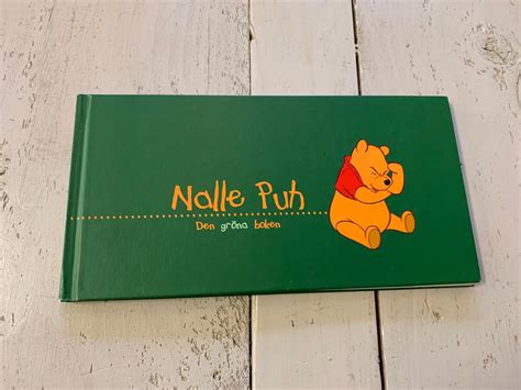 Se Produkter Som Liknar Nalle Puh Den Gr Na Boken P Tradera