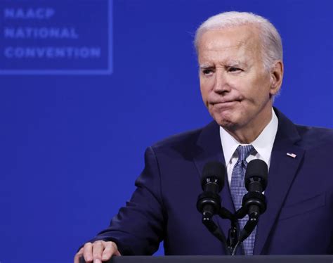 Biden desiste de tentar reeleição nos EUA e declara apoia a Kamala