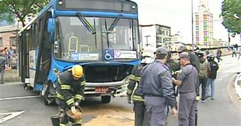 G1 Acidente ônibus deixa feridos em viaduto do Centro de SP