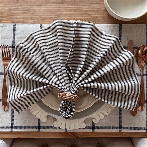 6 Napkin Folding Ideas for a Pretty Table (Step-By-Step Photos)