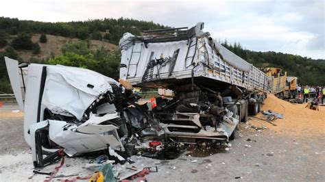 Son dakika TEM de kaza İstanbul istikameti saatler sonra trafiğe açıldı