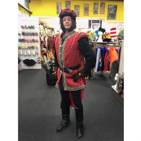 Lord Farquaad Costume (Quick & Easy Guide)| Costumes-Hub