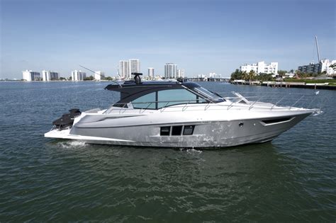 45 2018 Cruisers Yachts Cantius Tampa Yacht Sales