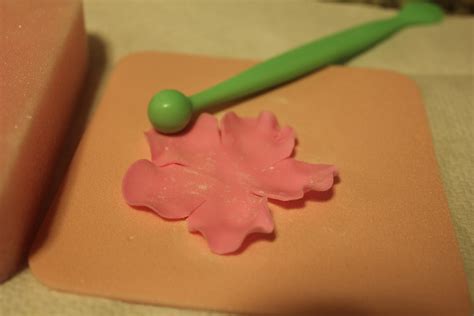 Fondant Roses Tutorial Gwen S Kitchen Creations