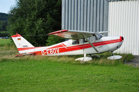 Sportflugzeuge Cessna Skyhawk Fotos Flugzeug Bild De