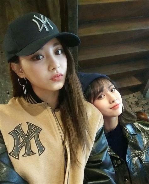 Tzuyu and Momo : r/twice