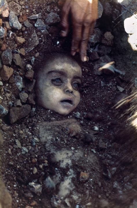 Bhopal Gas Disaster Girl The Burial Of One Iconic Victim Of The Gas