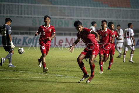 TIMNAS U 17 INDONESIA KALAHKAN UEA ANTARA Foto