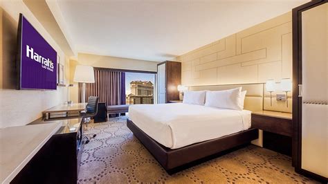 Las Vegas Strip Rooms & Suites - Harrah's Hotel & Casino