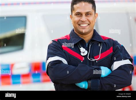 Uniforme de paramédico fotografías e imágenes de alta resolución Alamy