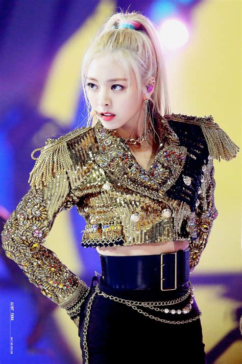 Yuna Pics On Twitter Itzy Stage Outfits Kpop Fashion