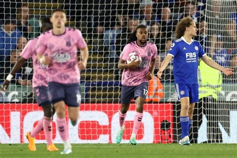 Everton Rescue Draw At Leicester But Foxes Climb Out Of Bottom Three