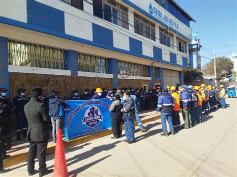 Continúan Los Plantones De Los Trabajadores De Seda Juliaca En Contra