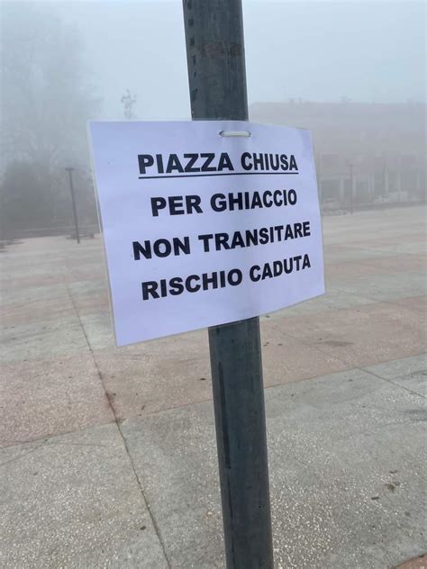 Piazza Chiusa Per Gelo Il Problema Del Ghiaccio C Solo Con La