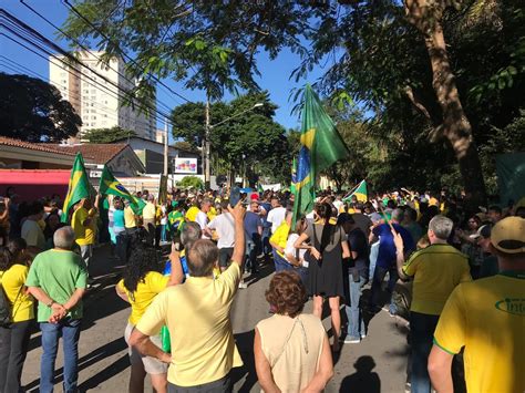 Manifestantes Fazem Ato Em Apoio Ao Governo Bolsonaro No Vale Do