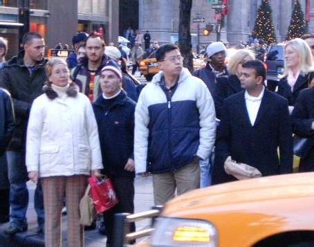 File:NewYorkStreetScene-People.JPG - Wikimedia Commons