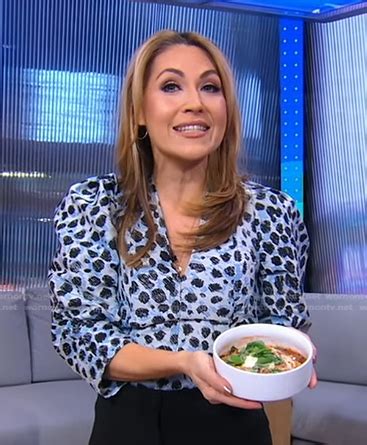 WornOnTV Loris Blue Leopard Puff Sleeve Top On Good Morning America