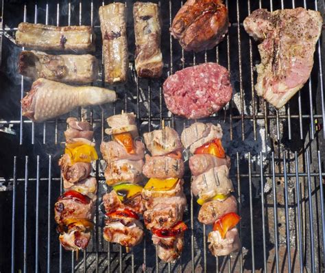 Carne Jugosa Asada Cocinada Sobre Los Carbones Foto De Archivo Imagen