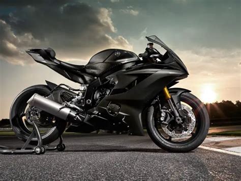 Yamaha Yzf R Guide Total Motorcycle