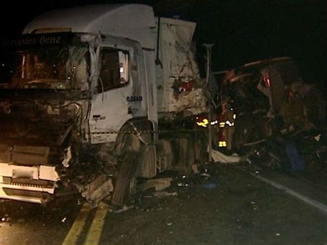 G1 Acidente Entre ônibus E Caminhão Deixa Um Morto Na Br 101 No Es