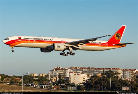 D2 TEJ TAAG Linhas Aereas De Angola Airlines Boeing 777 3M2ER Photo