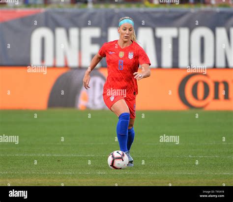 Julie ertz soccer hi-res stock photography and images - Alamy