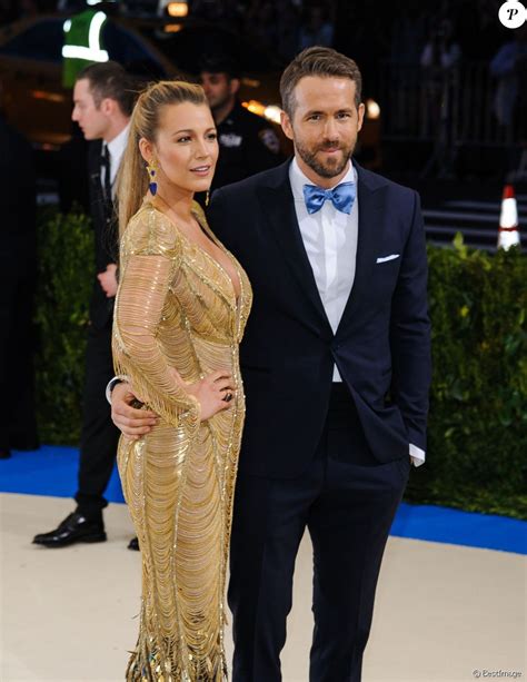 Blake Lively et son mari Ryan Reynolds Les célébrités arrivent au MET