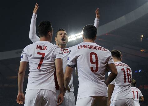 Lewandowski Krychowiak I Milik Na Li Cie Najwa Niejszych Pi Karzy