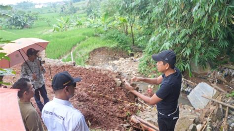 Dedi Mulyadi Mau Bantu Perbaiki Longsor Yang Ancam Kekeringan Ratusan