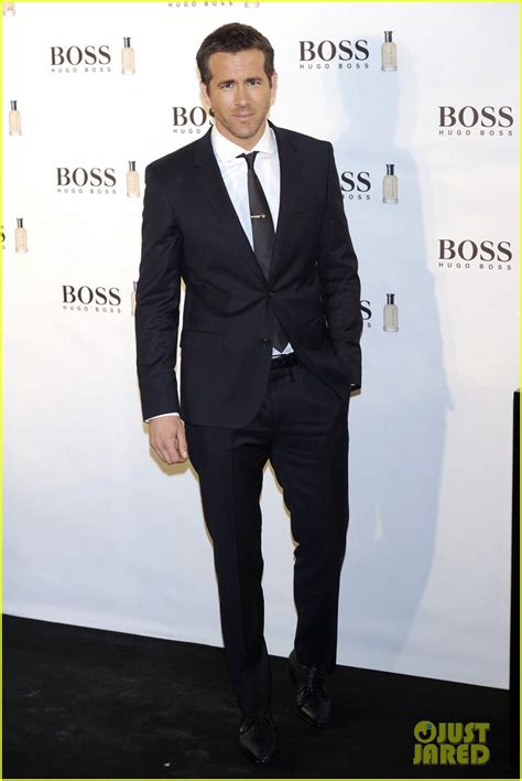 Ryan Reynolds Wears Suit, Tie, & Sexy Smile for 'Boss' Event: Photo ...