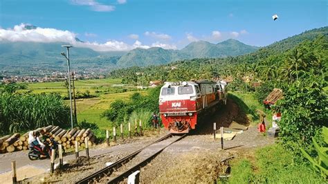 Indahnya Pemandangan Jalur Kereta Api Di Petak Leles Sampai Stasiun