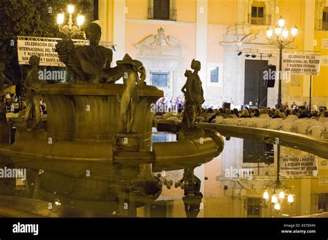 Plaza de la Virgen in valencia at night 29.10.2013 Stock Photo - Alamy