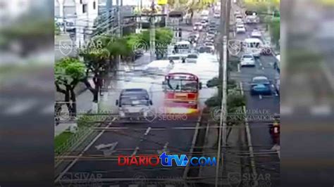 C Mara Capta El Momento En Que Un Bus De La B Empez A Incendiarse