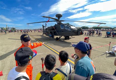 空軍台中清泉崗基地航空嘉年華（2） 圖 Yahoo奇摩時尚美妝