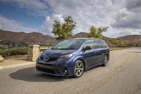 Toyota Sienna Minivan Specs Review And Pricing Carsession