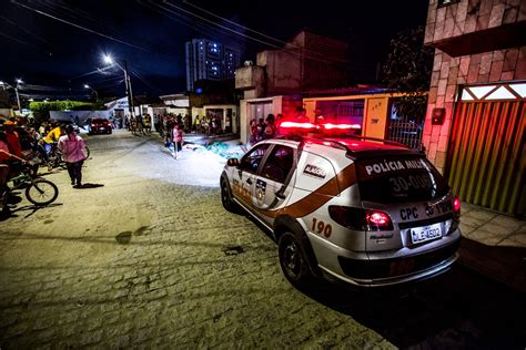 Casal Assassinado A Tiros Dentro De Casa Na Ch Da Jaqueira Em