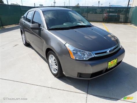 Sterling Grey Metallic Ford Focus Se Sedan Photo