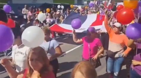 Mujeres Marchan En Santiago Por El Alto Costo De La Canasta Familiar Y