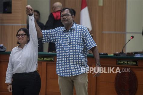 Ini Respons Haris Dan Fatia Seusai Divonis Bebas Republika Online