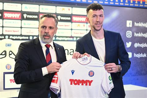 Slobodna Dalmacija Ivan Perišić Potpisao S Hajdukom Novi Ugovor Na