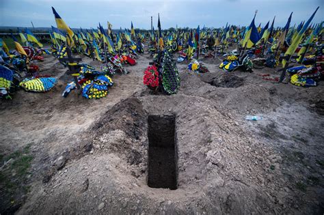 Mučírny v Chersonu i vypálení raket HIMARS Nová fotokniha mapuje válku