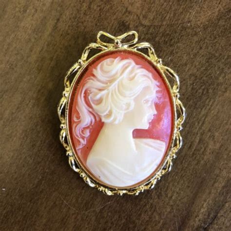 Vintage Cameo Resin Plastic Gold Tone Metal Gem