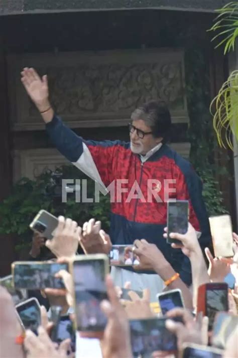 Amitabh Bachchan Greets A Sea Of Fans Pics Filmfare