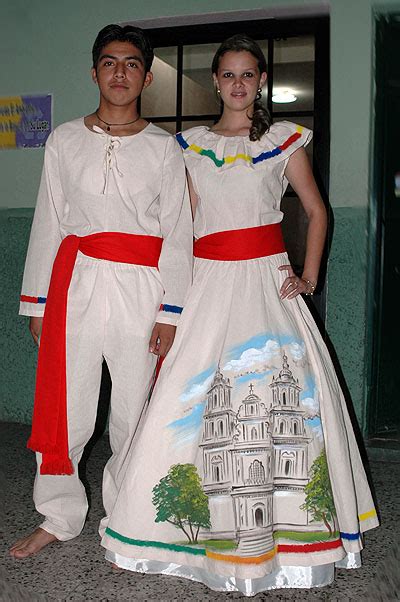 Guatemala, tierra de cultura, tradición y tamales.: Trajes Típicos de ...