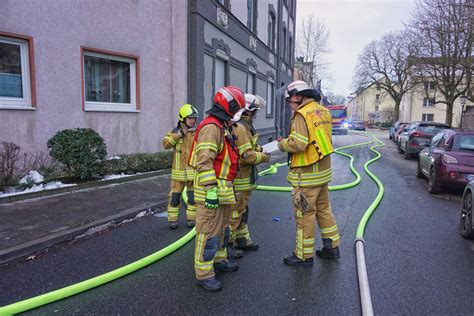 FW Ratingen Wohnungsbrand In Ratingen Feuerwehr Rettet Schwer