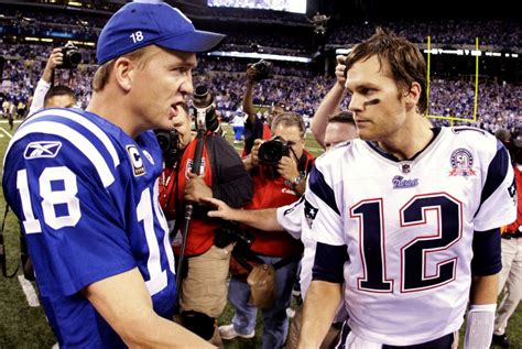 Nfl Tom Brady Mocks Peyton Manning S Forehead In Hilarious Video Yahoo Sports