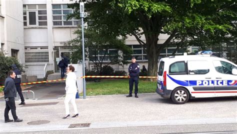 Le Corps Retrouv Partiellement Br L Devant La Mairie De Brest A T