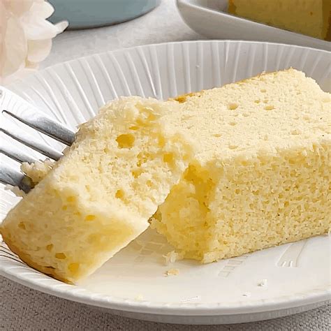 Soft and Fluffy Egg Sponge Cake (Gai Dan Gou) – Easy Chinese Sponge