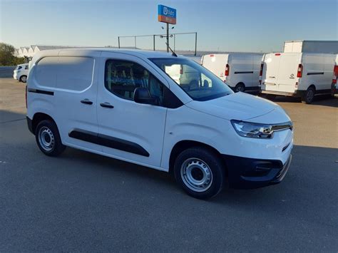 Utilitaire léger Toyota ProAce Fourgon tolé MEDIUM 1 5D 100CV DYNAMIC